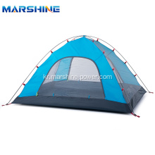 접이식 골격이있는 텐트.